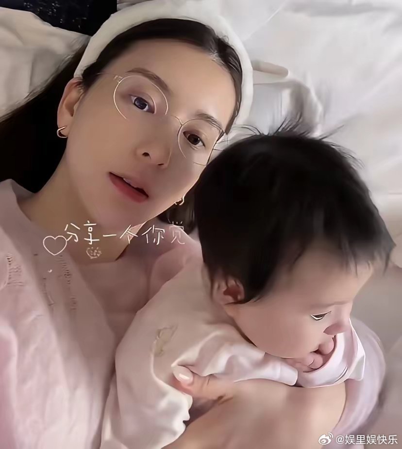 郭富城的媳妇方媛，你不能细看，因为你一细看，就发现她都快40岁了，但是皮肤跟她家