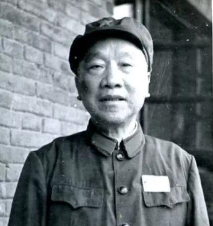 55年授衔仪式前，段苏权将军扯掉少将肩章：这玩意儿我不戴了“1955年9月27