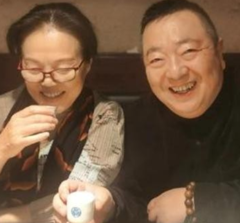 1992年，年仅36岁的主持人董浩，因误食海鲜送来医院时，肝脏已经全部坏死，医生