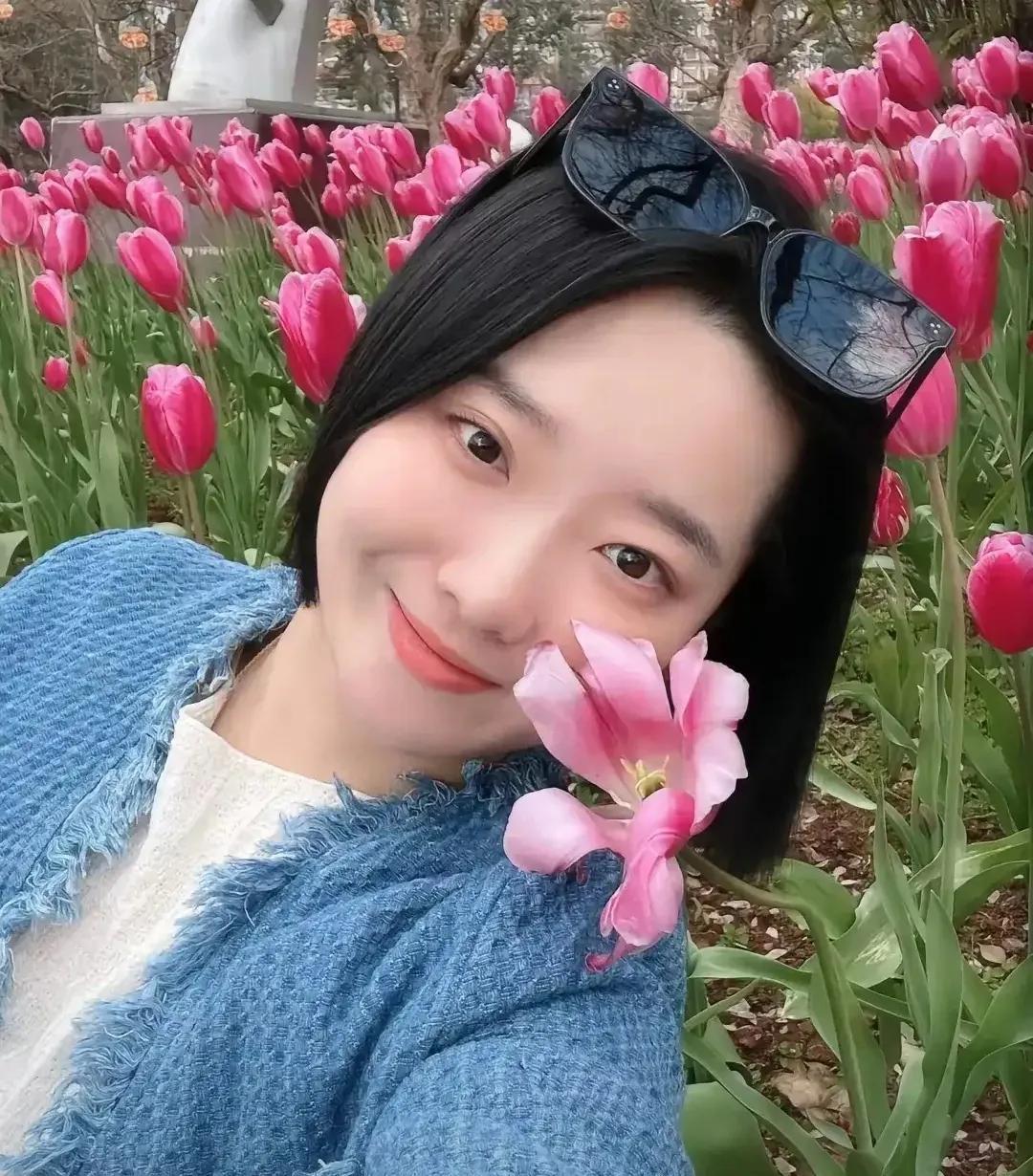 这个女孩长的真好看，而且面相看着非常舒服，温婉可人、贵气逼人、看上去本应该是很有