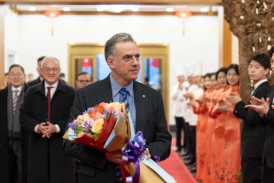 2月3日，乌拉圭总统奥尔西在访华的第3天，在社交媒体上发表了一篇小作文，他说：“