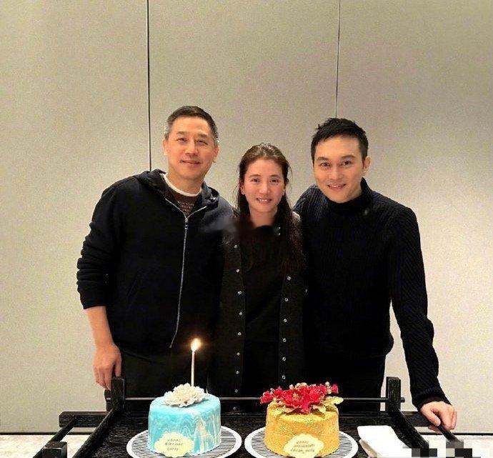 张智霖这老妖精，胡子刮了头发焗油又年轻了​​​
