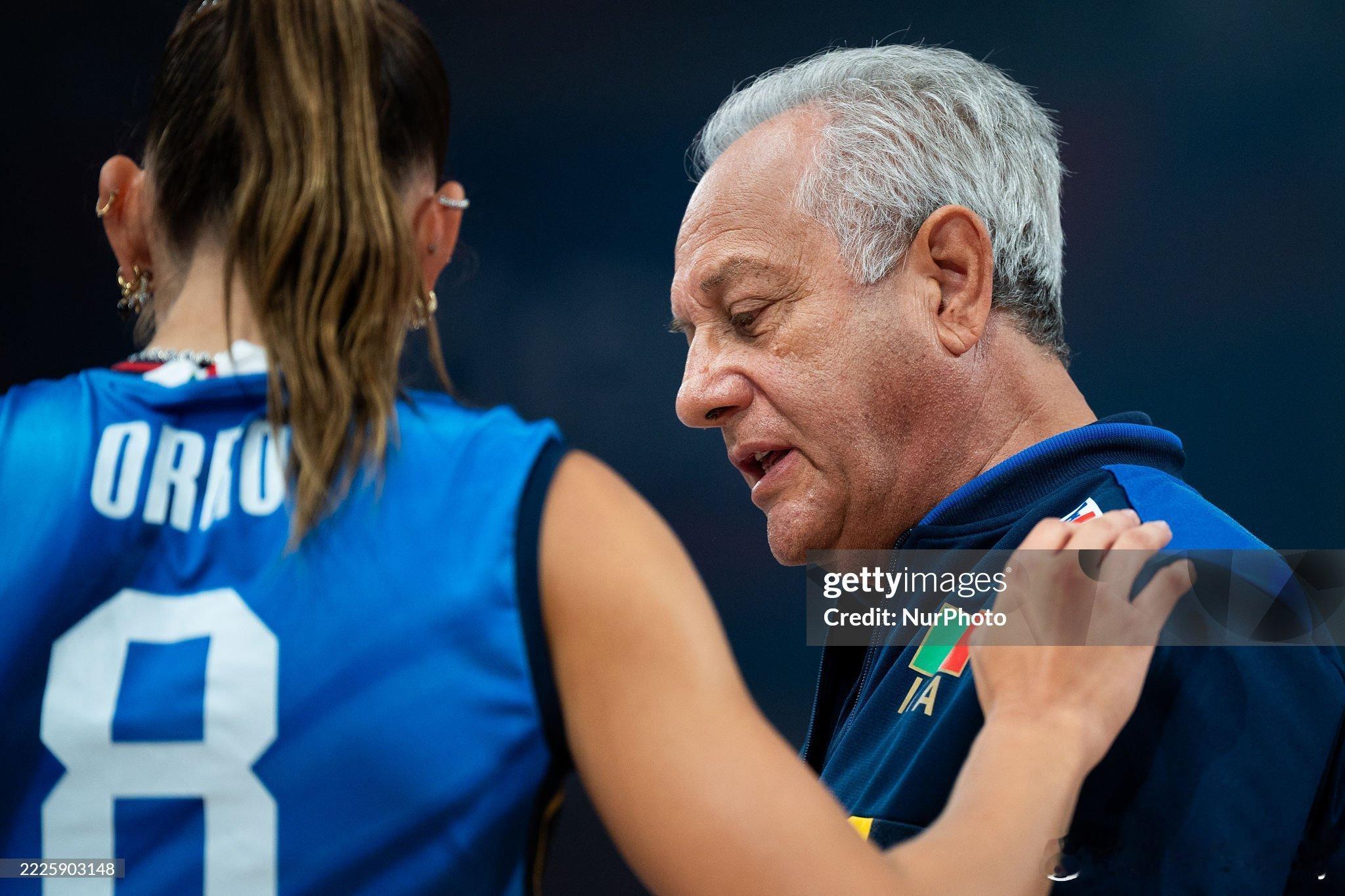 贝拉斯科（意大利女排主帅）:"姑娘们现在几乎没有休息时间了。我给埃格努、西拉、达