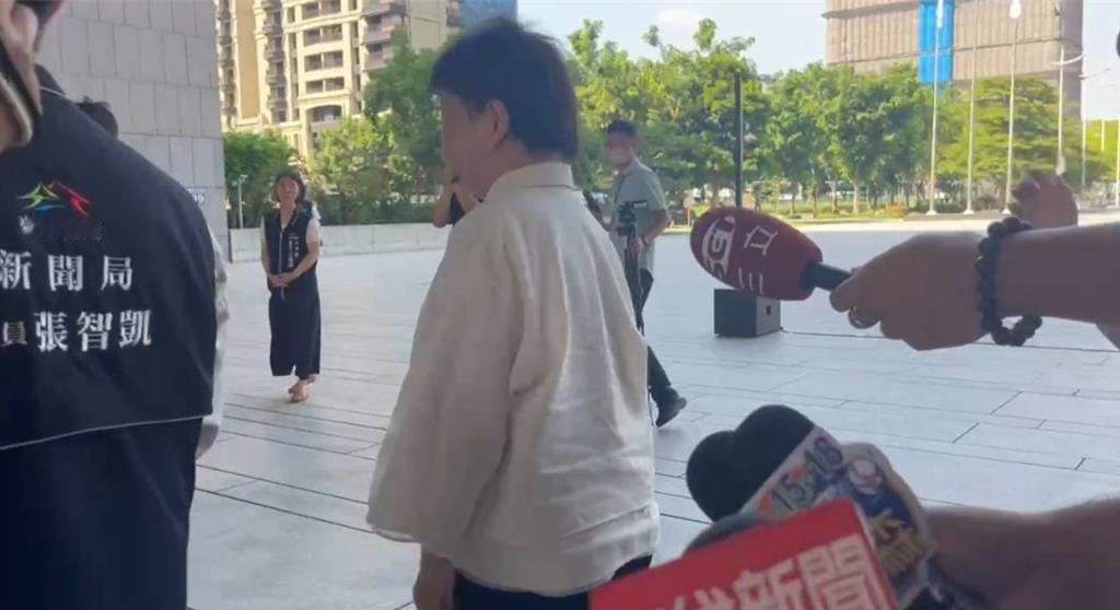 柯文哲7000万交保了媒体一路追问卢秀燕这样回应。民众党前主席柯文哲因案遭羁