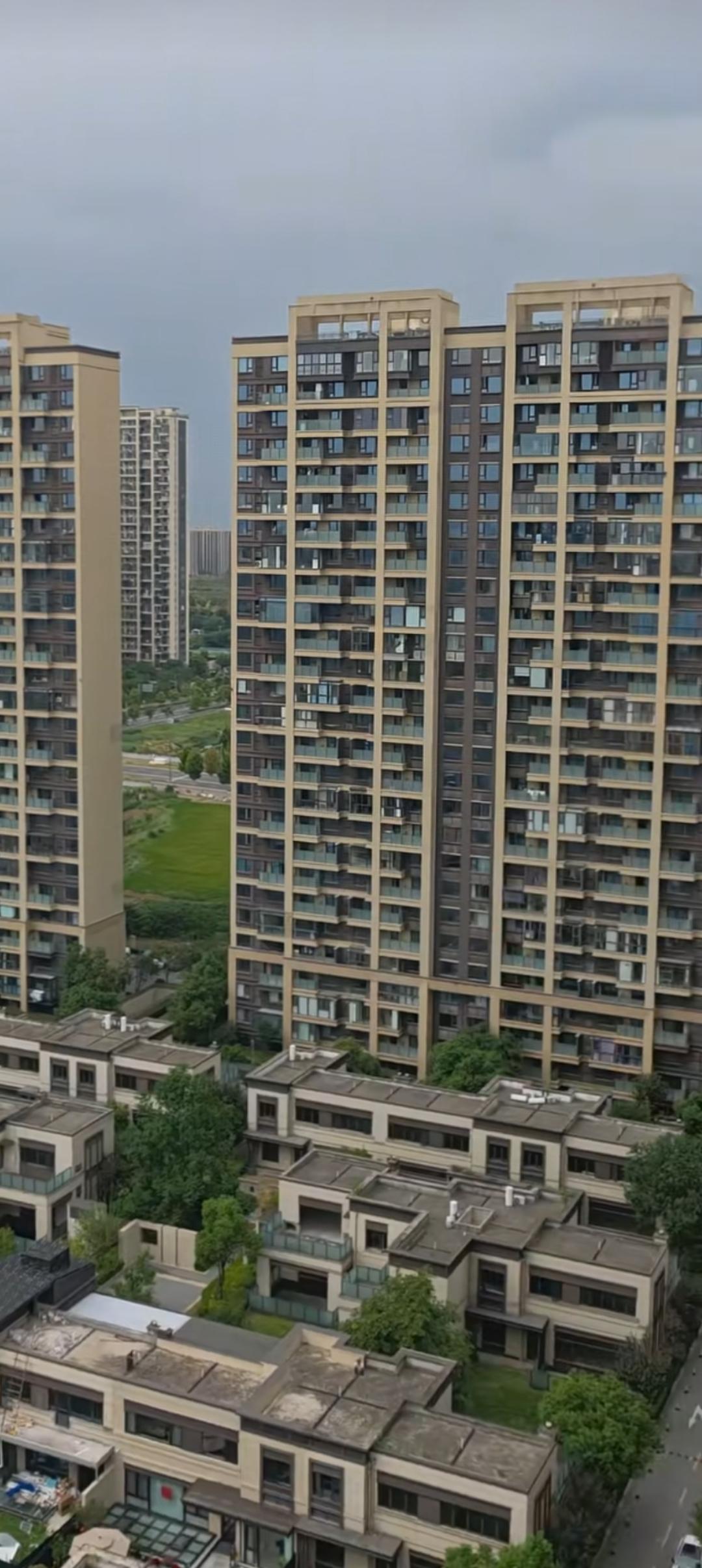 一个网友发帖:自己在2017年，花了129万在嘉善孔雀城买了一套75平米房子，加
