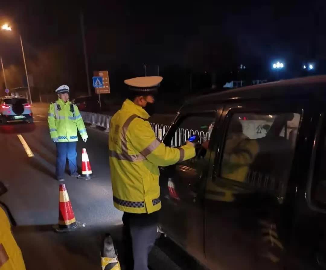躺平真的会毁掉年轻人吗？​我们办公室有个辅警，00后，每个月到手2800