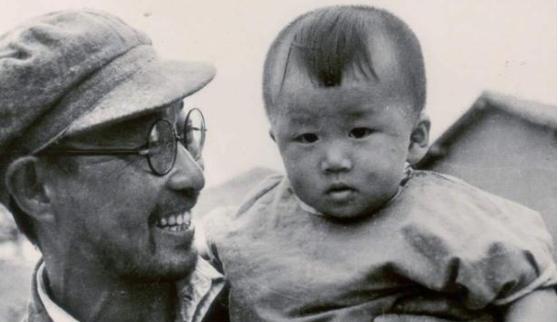 1950年，陈赓的女儿出生了。女儿在产房护理时，一个女兵看了小孩一眼后说：“司令