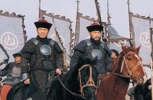 1749年，乾隆亲自审问川陕总督张广泗，下令严刑拷打，张广泗满身是伤，但还是不停
