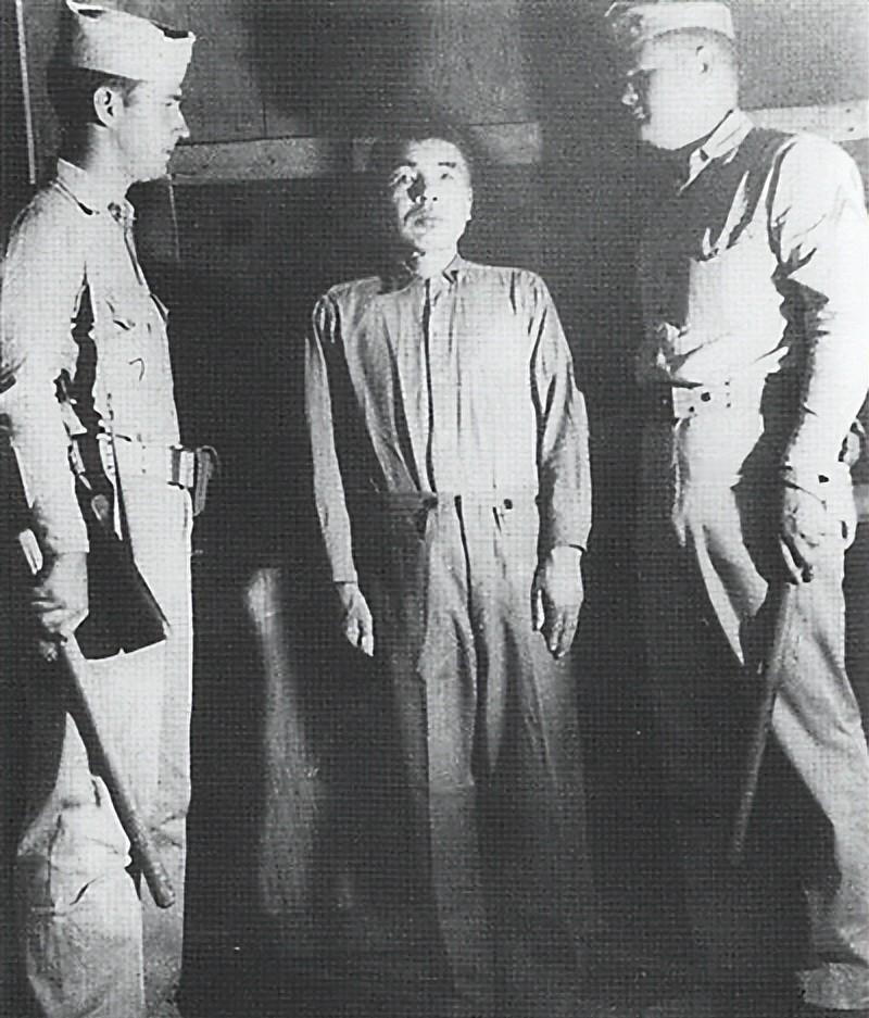 骇人听闻，但这是真的。日寇曾经烹食美军5名飞行员，未来美国总统老布什就是死里逃生