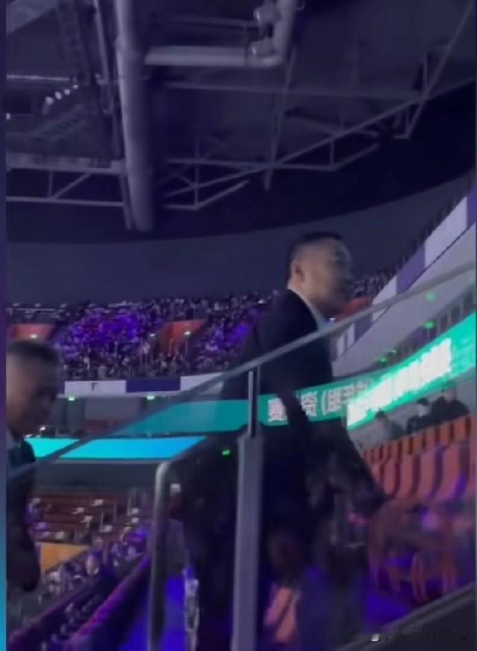 秦志戬只打刘国梁退出后，他露面的次数也是屈指可数了。11月8日，秦志戬陪同刘