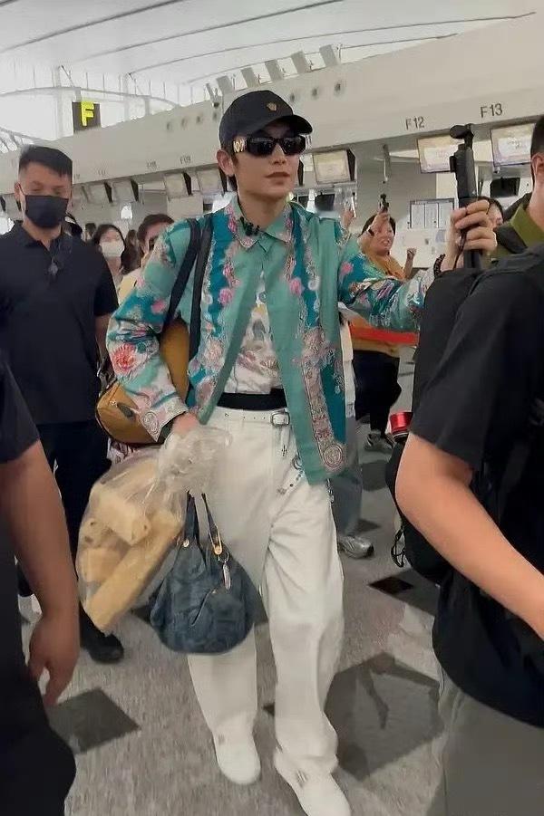 丁禹兮出发录制中餐厅，去洗碗喽​​​