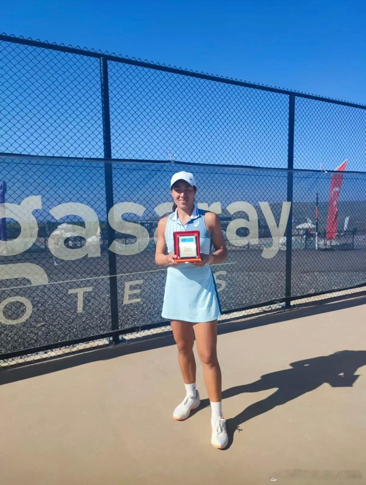 💥32岁老将，夺得职业生涯首冠。🏆🇪🇸W15女双决赛🇨🇳刘敏/🇳?