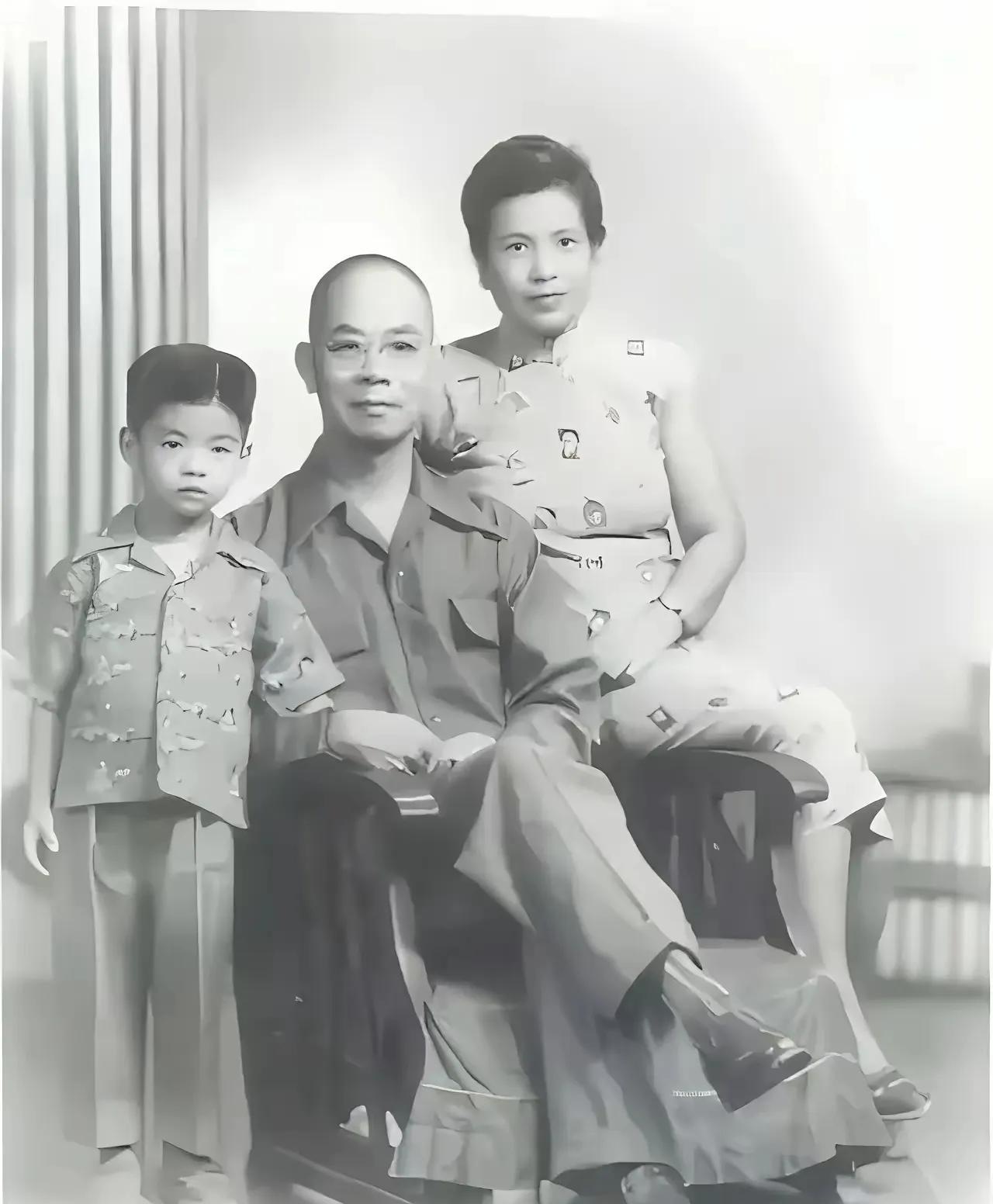 在那个风云变幻的年代，吴石1950年，毛人凤密报国民党中将吴石是地下党，蒋介石不