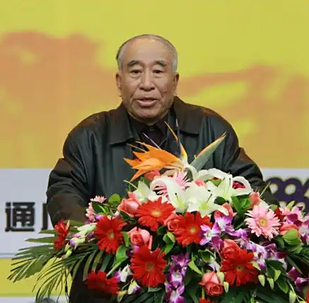 1951年朝鲜战争中，7名弹尽粮绝的志愿军战士，数百名英军重重包围，就在敌人冲到