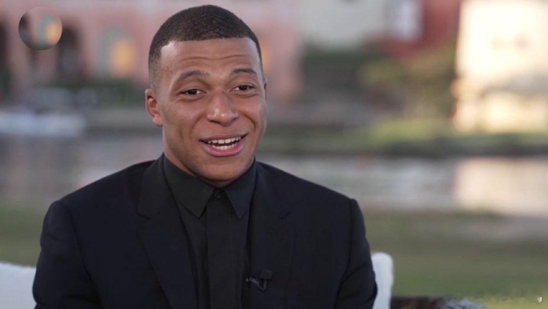 姆巴佩谈梅西：“像我这样的前锋，喜欢在场上寻找空当，和他一起踢球，你会充满自信，