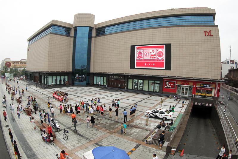 总有人说打工人穷是因为懒，可最近胖东来和河南崔老板的操作，直接把这个说法给打脸了