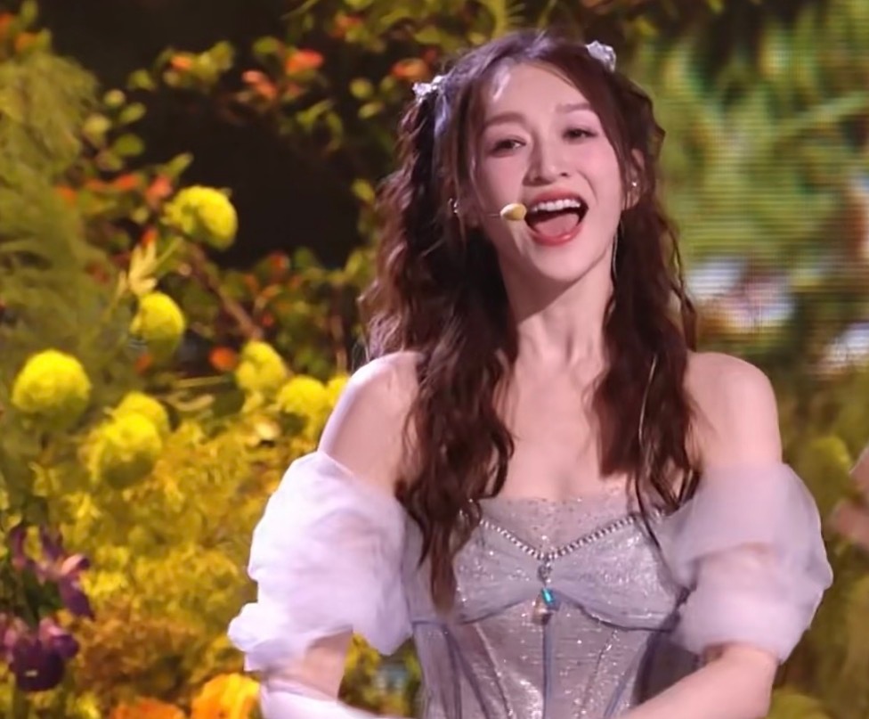 正式被确诊为办公室李小冉哈哈哈哈哈不摸鱼不划水虽然上班成效惨淡但我真的尽力了乘风