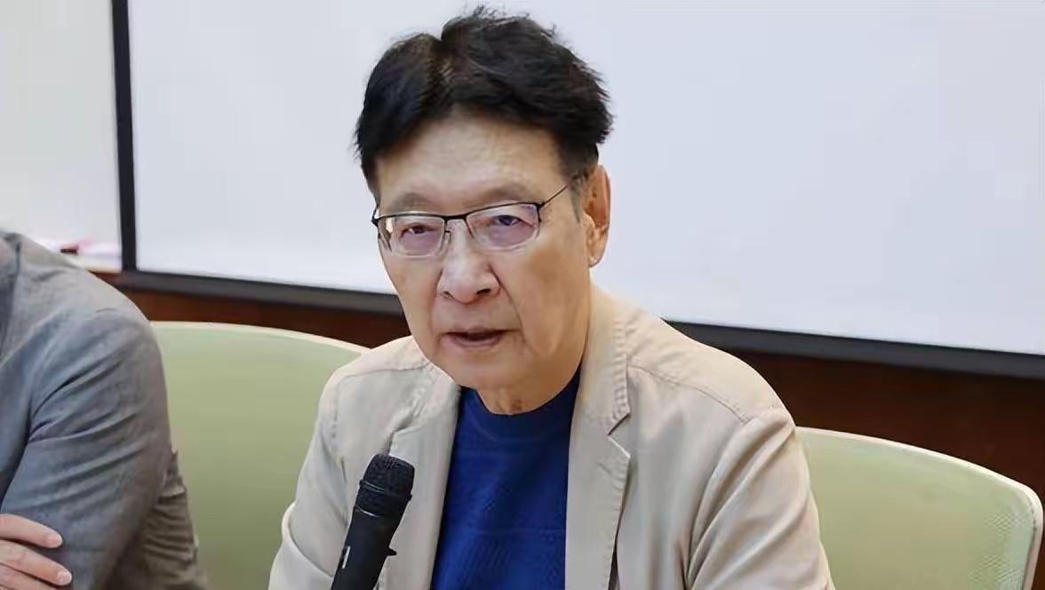 赵少康彻底被打垮了，也就是说赵少康的自信心被彻底打垮了。一档节目里的讲解，让