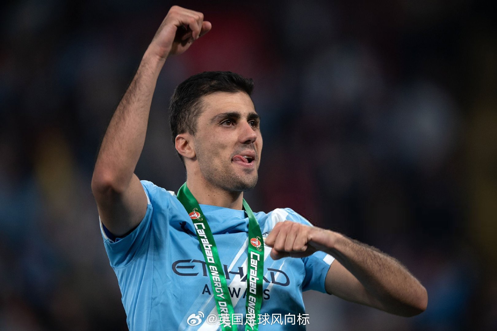 【曼城续约罗德里】罗马诺消息：曼城已经向罗德里开出一份新合同，希望这名29岁西班