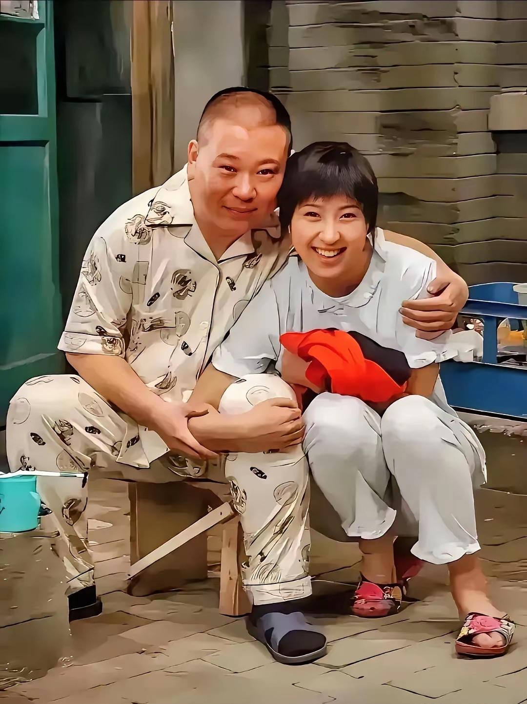 闫学晶年初因为口无遮拦，一番“哭穷凡尔赛”引起很大争议。​​闫学晶早年