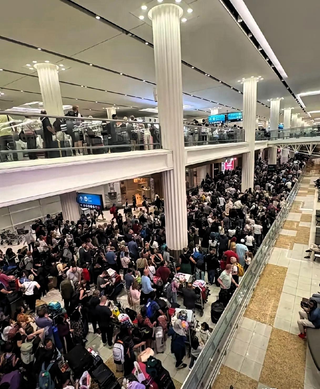 没事跑去迪拜干嘛？留在自己国家不好吗？迪拜气候炎热干燥，自然景观相对有限，城