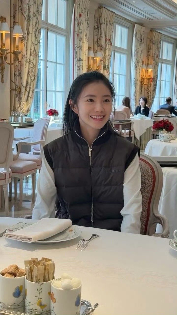 这可是刘浩存素颜诶