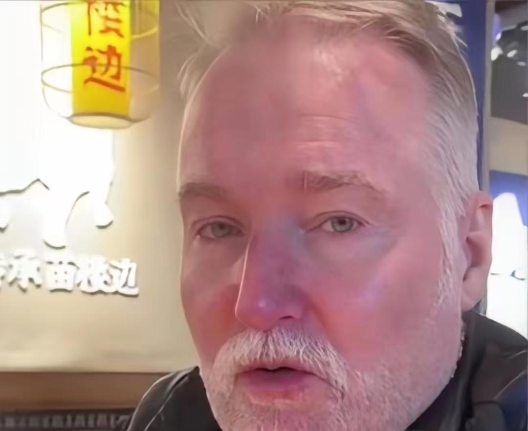 日本网友挑衅提问：再侵华中国人会逃吗？外国友人的回答戳穿真相日本网民在海外