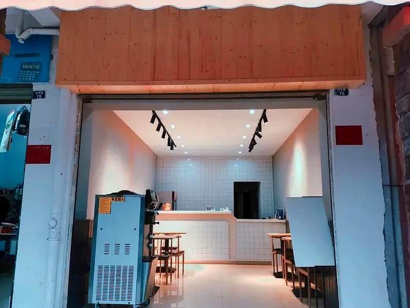 你说朝九晚五安稳吧，可有人就是敢豁出去拼一把！我身边一同事，20出头，原来上班