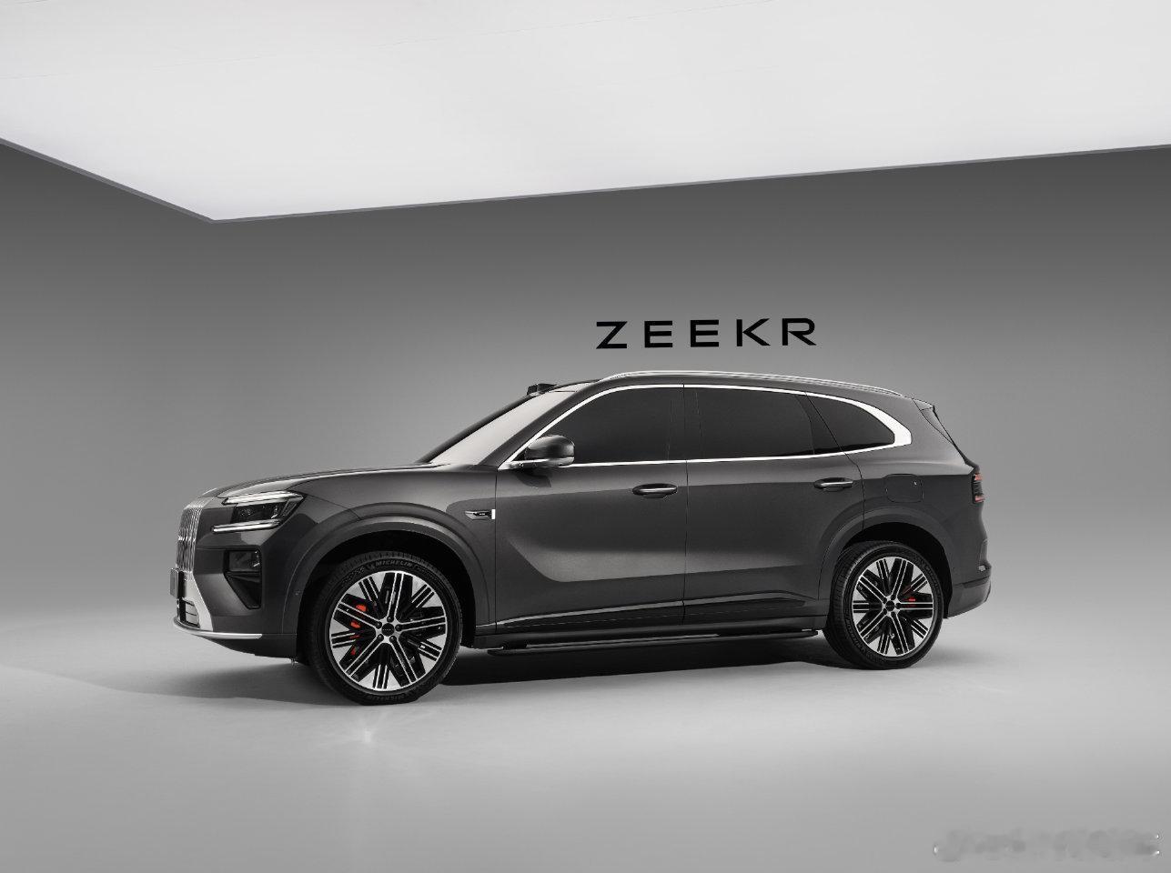 刚过完年就开始放猛料了！2月24日，吉利汽车集团CEO淦家阅官宣：极氪8X今年上