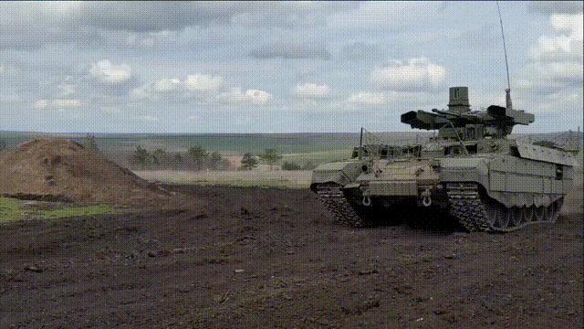 俄军BMPT“终结者”坦克支援战车实弹演练，车内画面曝光