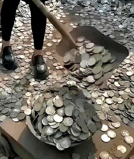 招机动岗若干名男女不限，年龄在68周岁之内。黄鹤楼公园门口的老张头儿天没亮就揣