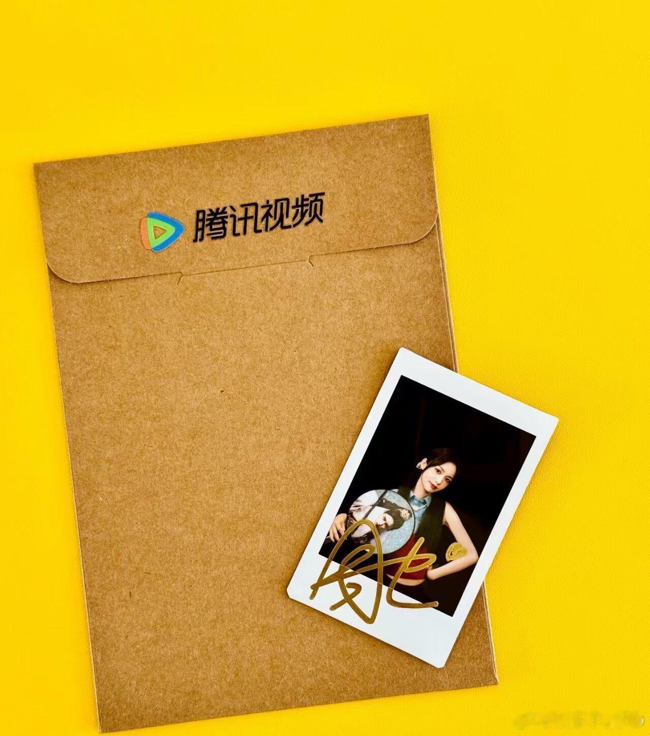 周也签名拍立得​​​