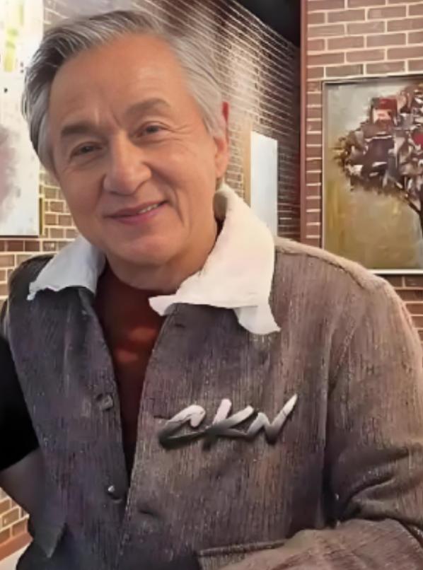 成龙大哥这辈子大概率要遗憾终生了！他挣再多的钱，再有巨星光环，2025年，已经7