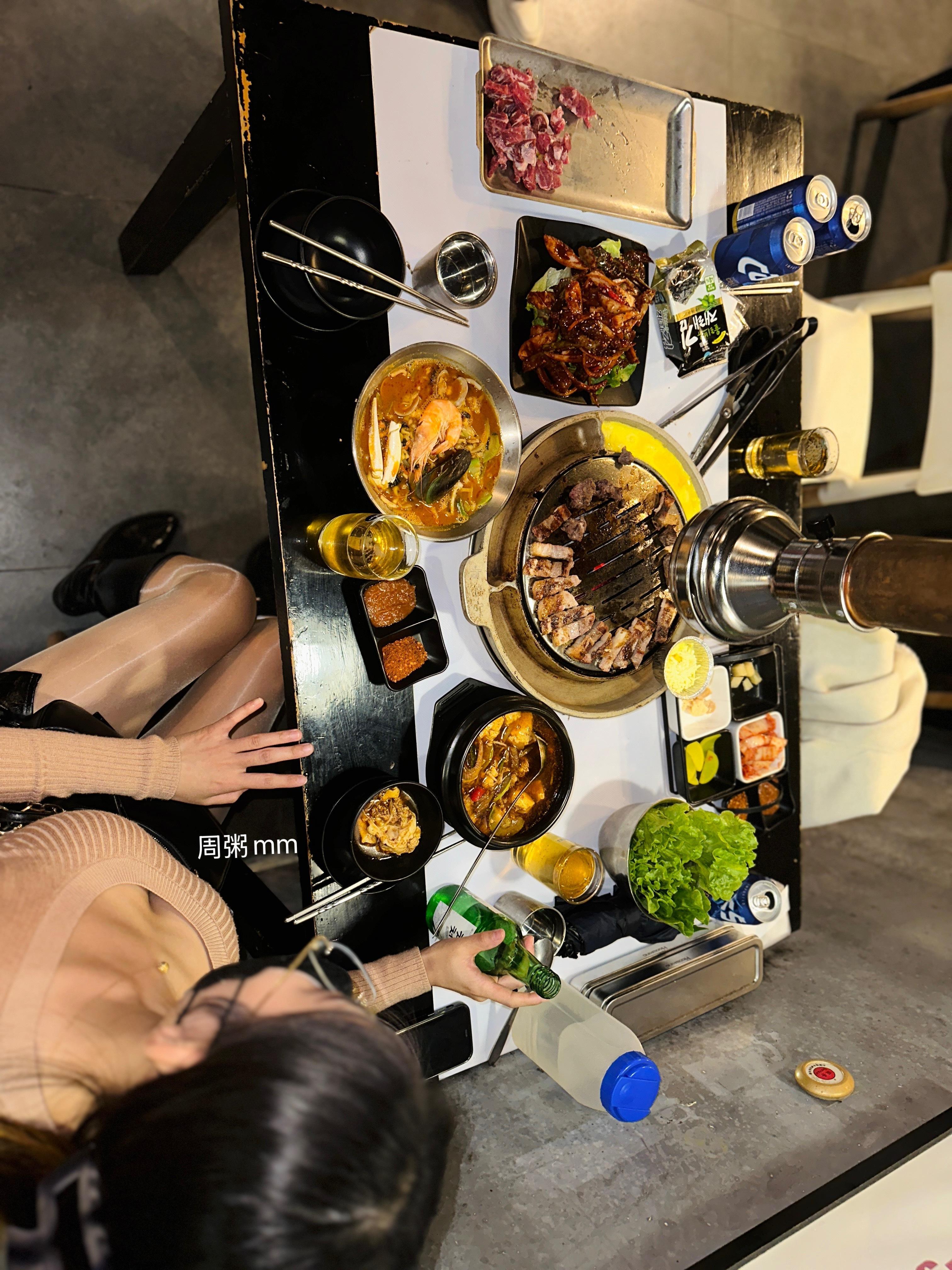 我知道你们也喜欢吃烤肉对吗穿搭​​​