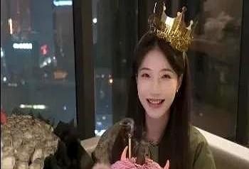 98年川妹子一年拍10部，短剧女王不拼脸她把“作精”演成全网爽点。沈总剧上