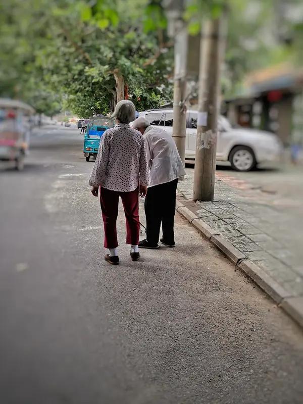 退休后才懂，老伴在身边，就是最大的福气退休在家，日子清闲下来，才真正体会