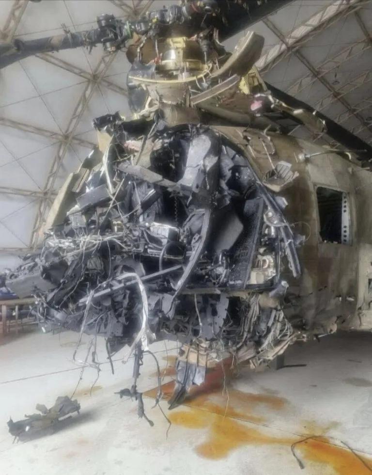 部署在科威特布赫林军营的一架美国陆军航空兵CH-47“支奴干”重型运输直升机被伊