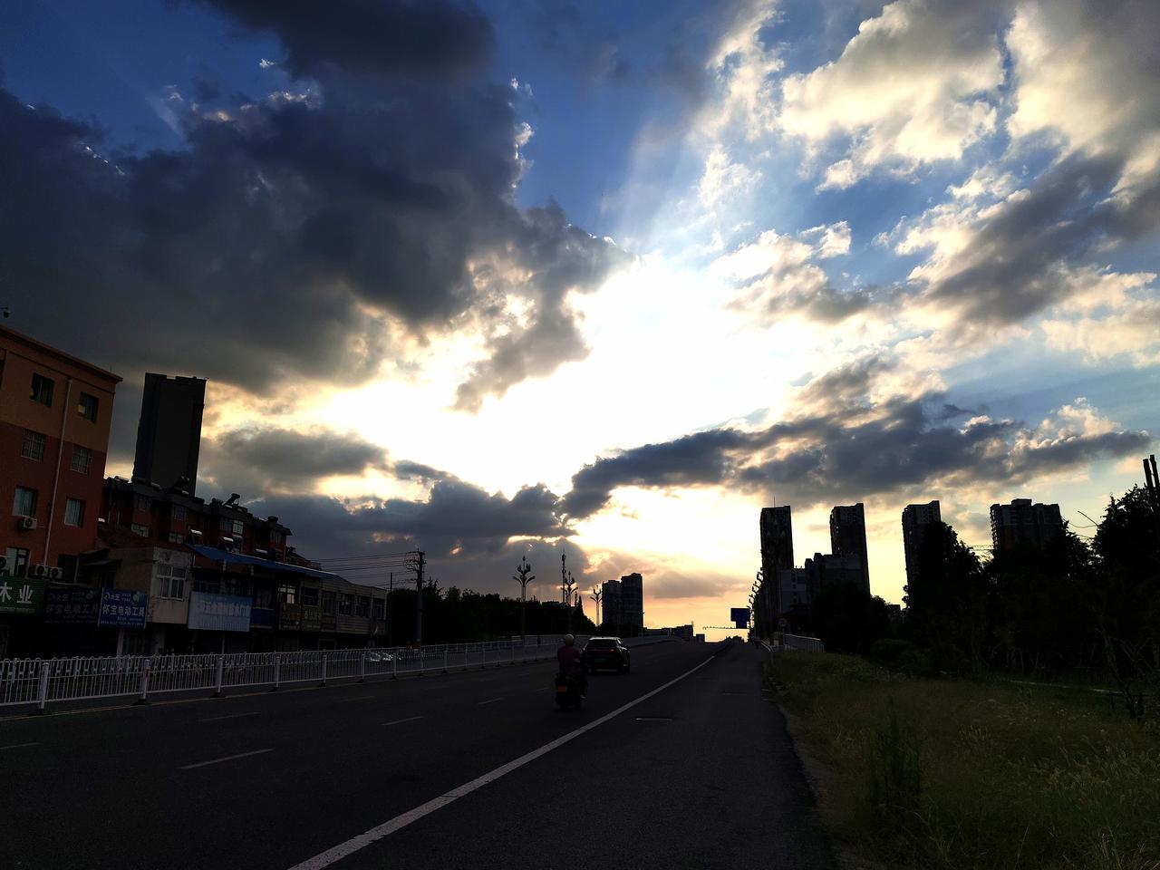 最近，河南的南阳市监局和渑池县公安局出名了，媒体给南阳市监局查处冷冻肉及渑池县公