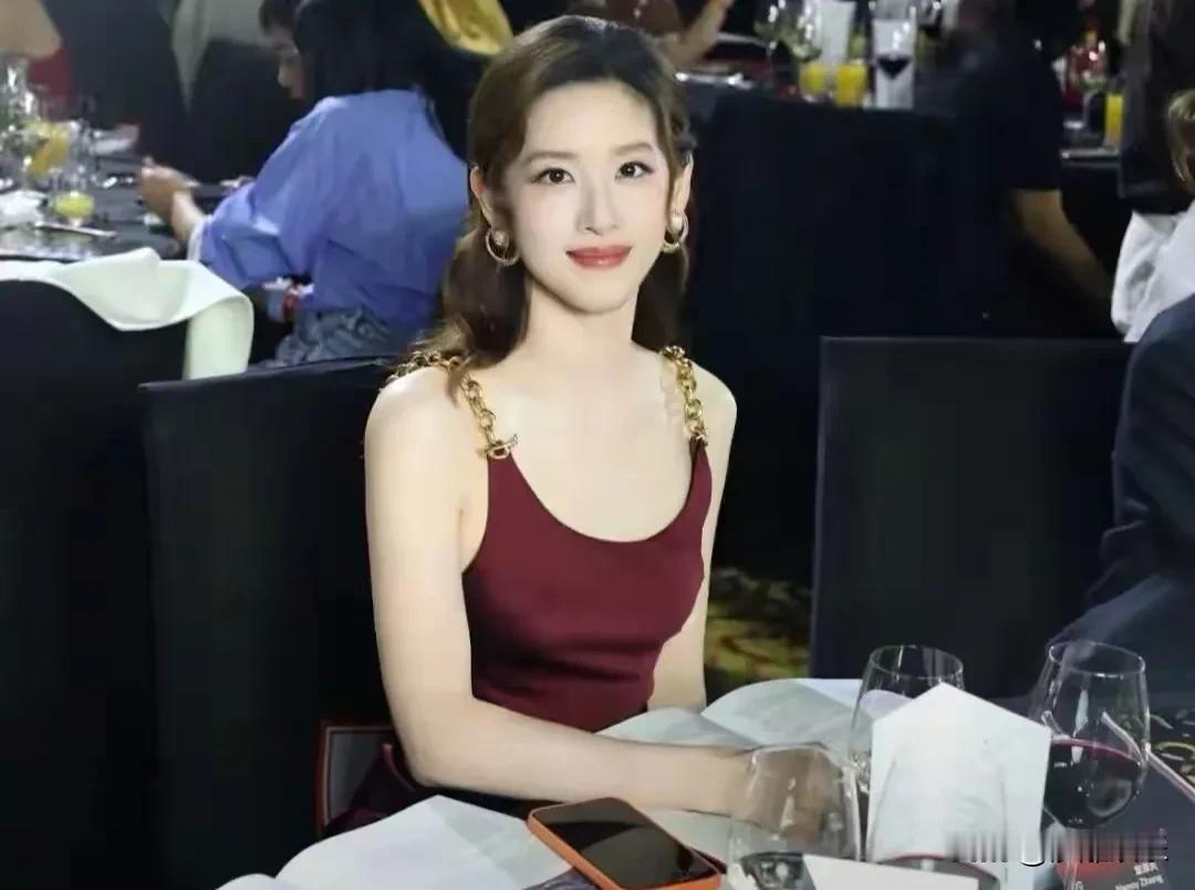 章泽天播客这事，网友喊话刘强东当嘉宾，我倒觉得是个好事大伙儿最近都在催更章泽