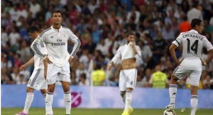 【皇马瞎买瞎卖报应来了！】9月14日，《马卡报》的头版赫然写着”马竞称霸马德里