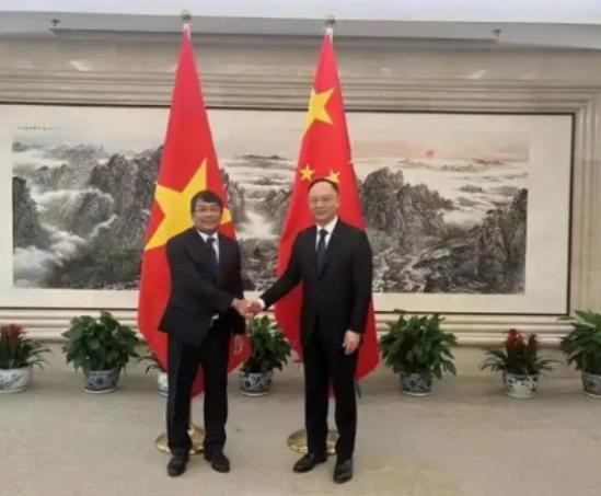 若大战突然爆发，越南还能打赢超级大国吗？张召忠四字点醒国人！要是中国跟越南再动真