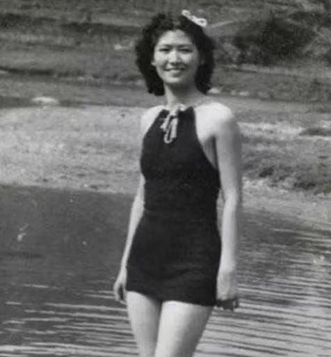 1914年，31岁的阎锡山，娶了14岁的小妾，洞房之夜，阎锡山对小妾说：“你躺下