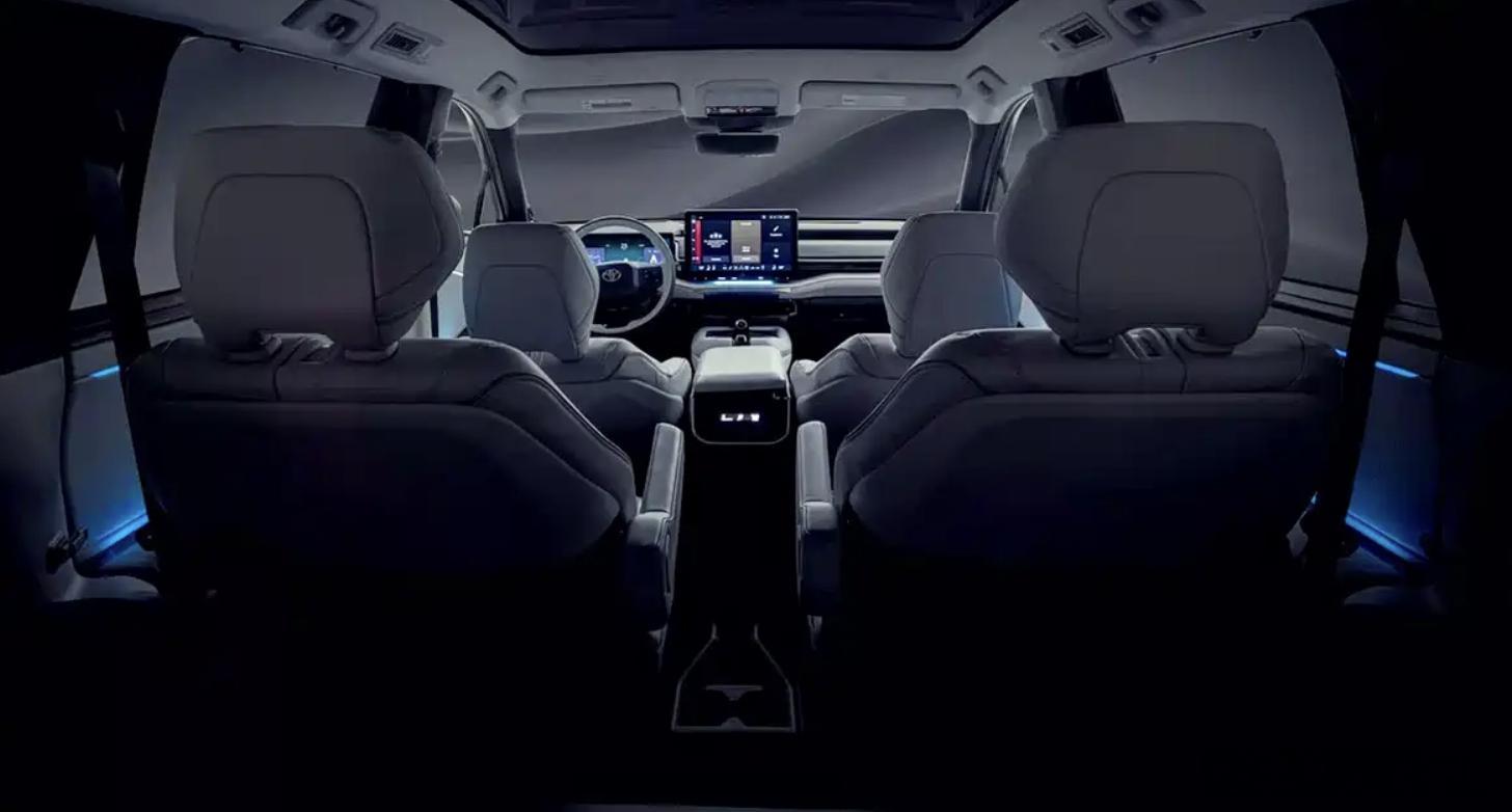 全新汉兰达也搞起精装修了新车情报局日前，丰田曝光了一组全新汉兰达的预告图，从细节