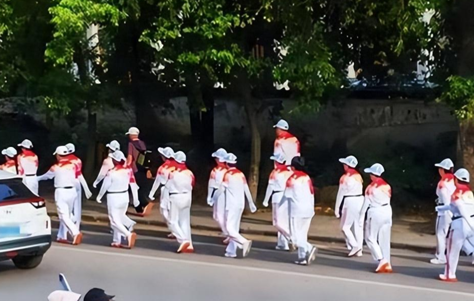 辽宁暴走团后续:广告商大量投资，活动照常，景区加装护栏作整改