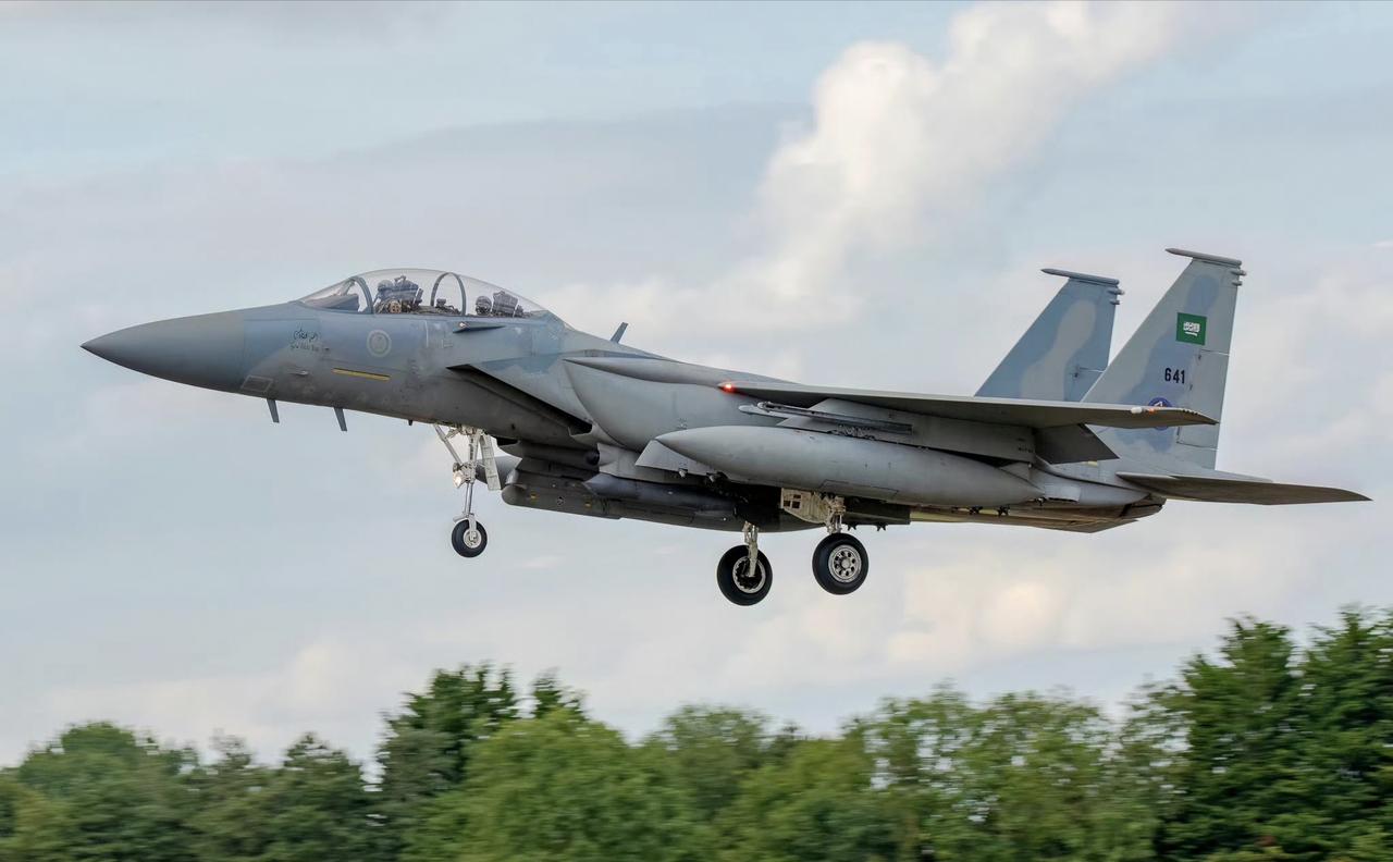 沙特空军拥有72架F-15C/D、154架F-15SA、72架“台风”、66架“