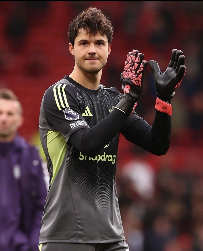 拉门斯，另外一个功臣！那个点球，我估计马奎尔还以为是奥纳纳守门，那么奋不顾身的