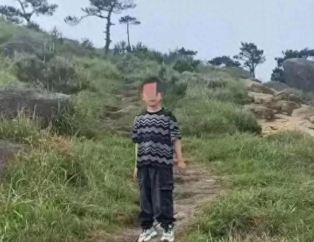 太痛心！”福建，在1800米山顶意外失踪的8岁男孩找到了！经过50多天的搜寻，在