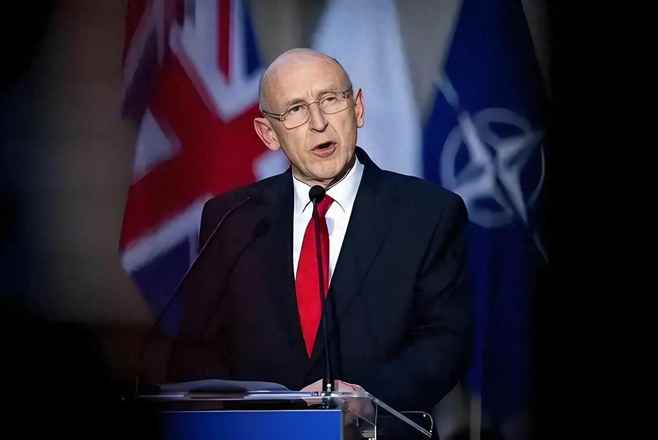 中俄联合军演第3天，英防长不识时务！专家：英国没资格作对手英国防长的这句“台