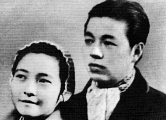 1939年，孙凤竹拖着肺病，嫁给张兆和的弟弟张宗和。洞房花烛夜，她吐了血，忍不住