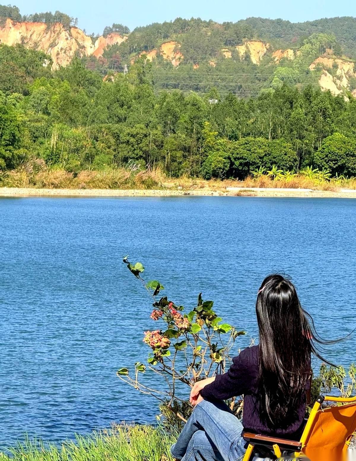 你说搞笑不搞笑。一个男人，前脚还给你削好水果、晾好衣服，把你照顾得像个废物。